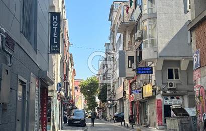 KADIKÖY DE RIHTIMA ÇOK YAKIN KİRALIK DÜKKAN