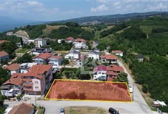SERDİVAN DA GÖL MANZARALI YATIRIMLIK İMARLI ARSA