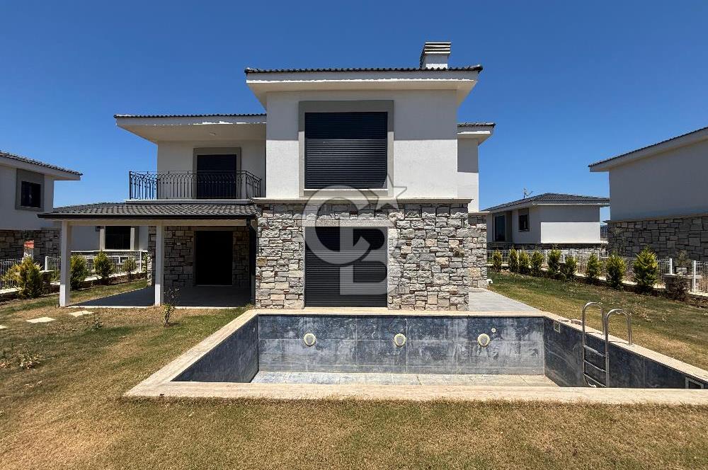 Tam Müstakil Havuzlu Satılık 4+1 Villa