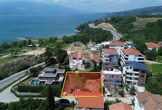 ESENTEPE Mah.nde İMARLI,VİLLA YAPIMINA UYGUN GÖL MANZARA arsa !