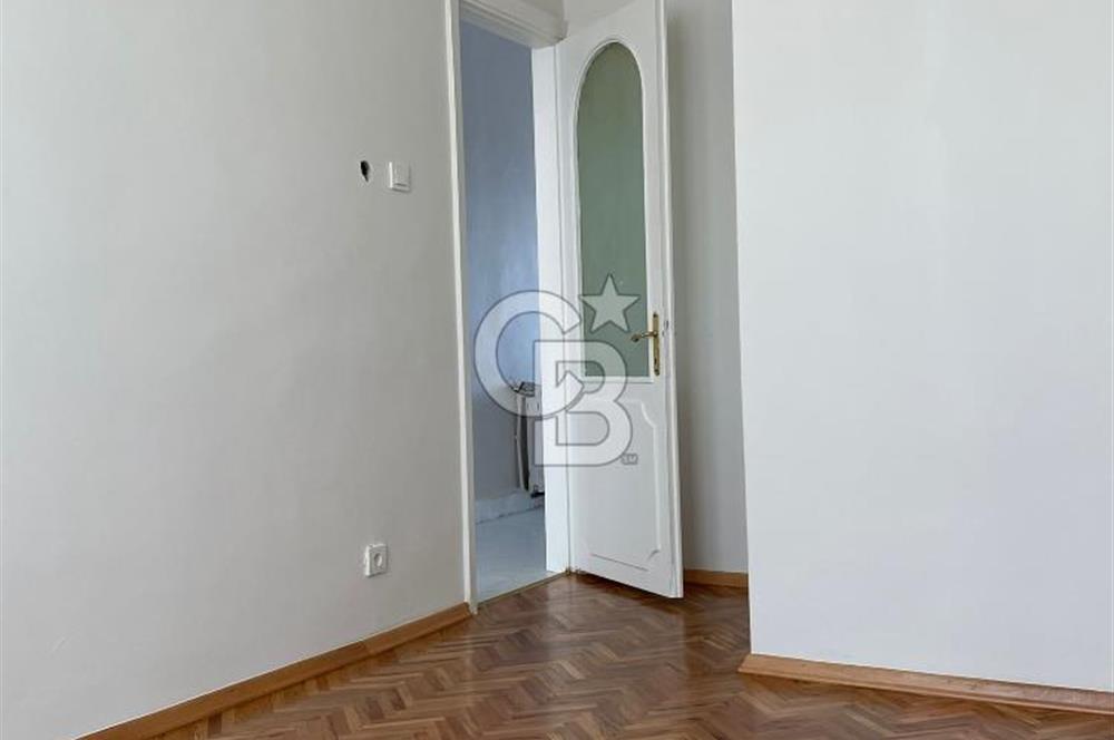 TÜRKALİ MAHALLESİ'NDE BOĞAZ MANZARALI 2+1 YENİLENMİŞ DAİRE