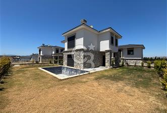 Tam Müstakil Havuzlu Satılık 4+1 Villa