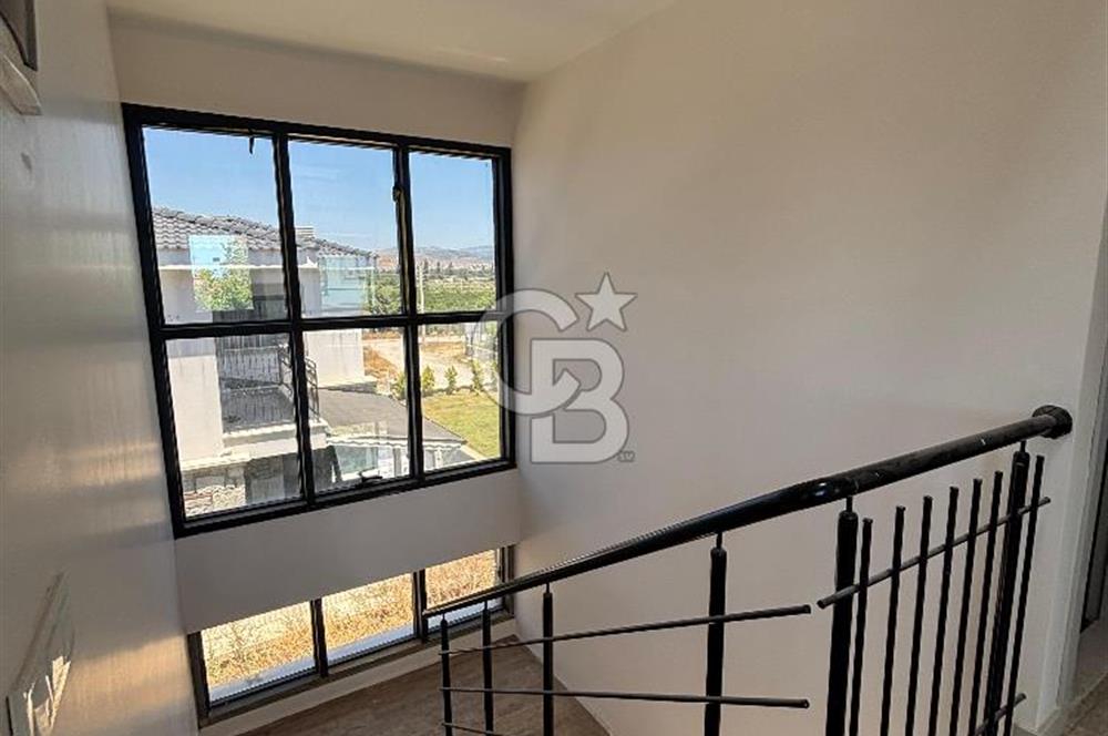 Tam Müstakil Havuzlu Satılık 4+1 Villa