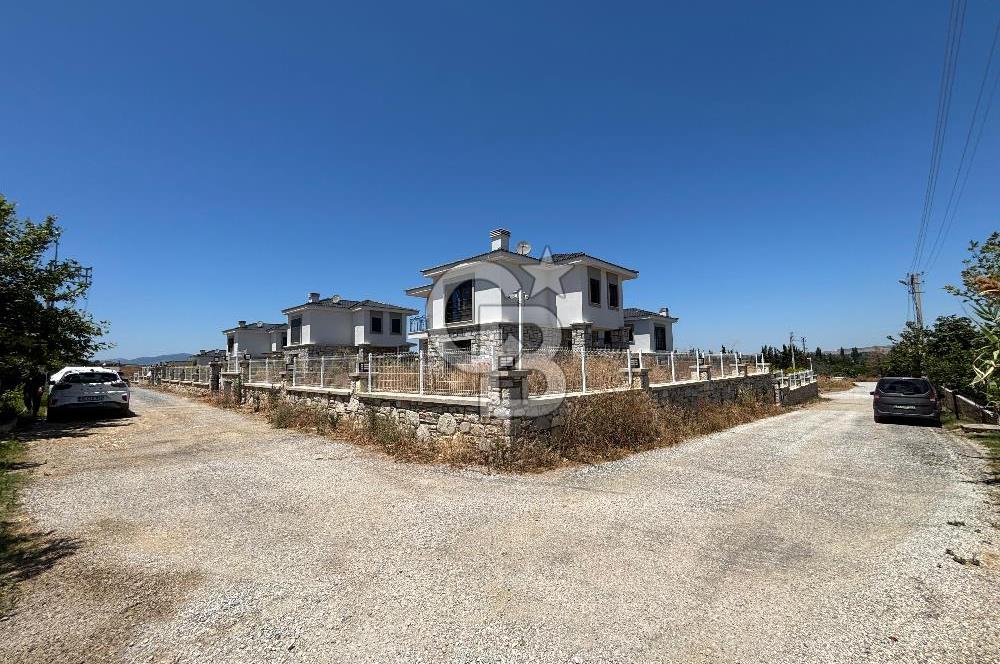 Tam Müstakil Havuzlu Satılık 4+1 Villa