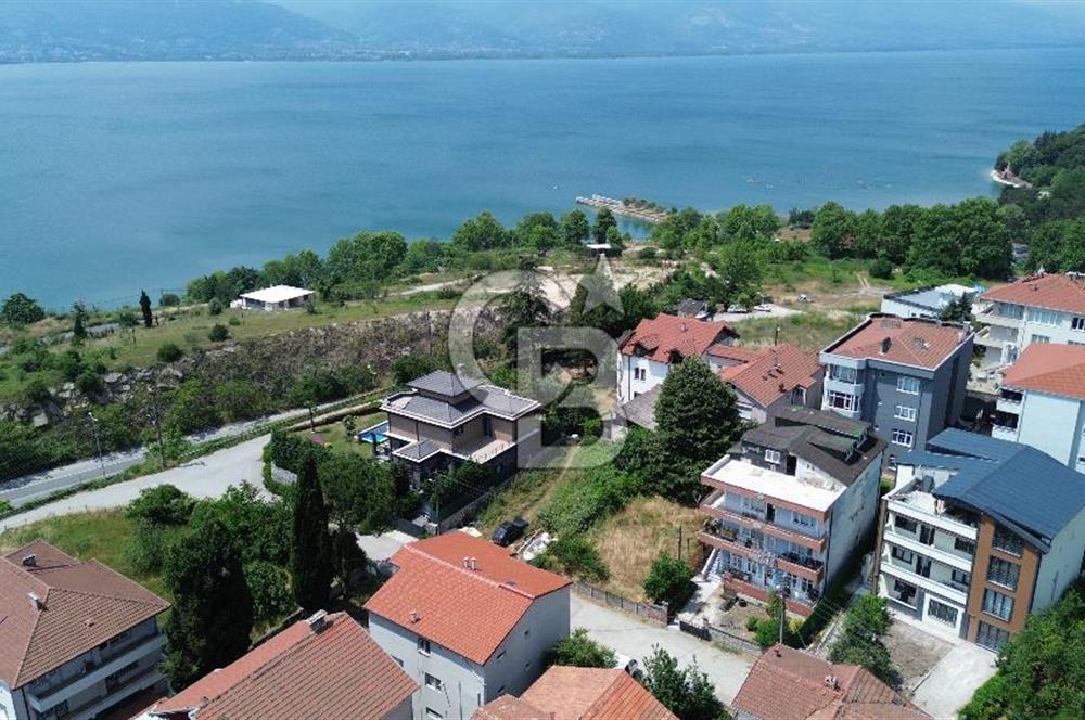 ESENTEPE Mah.nde İMARLI,VİLLA YAPIMINA UYGUN GÖL MANZARA arsa !