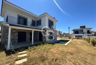 Müstakil Bahçeli Havuzlu 4+1 Satılık Villa