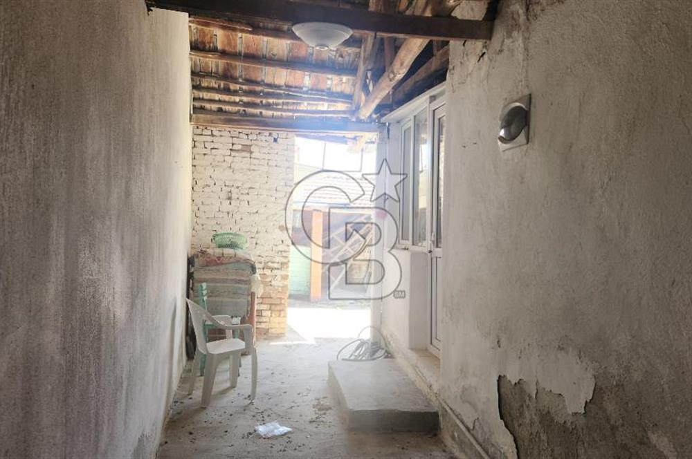 AKHİSAR BALLICA'DA TEK ODA MUTFAK WC BANYO KÖY EVİ
