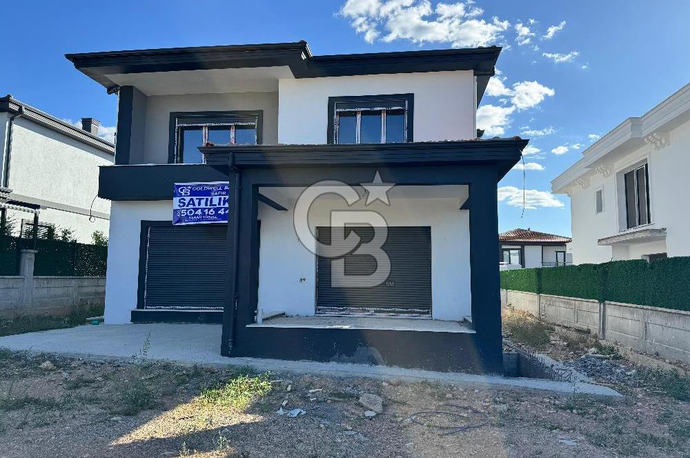 COLDWELL BANKER SAFİR'den YAKINCA da 5+1 SATILIK LÜKS VİLLA