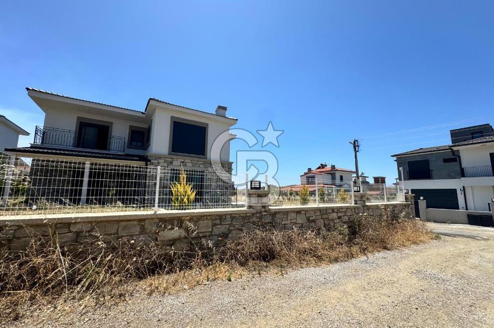 Müstakil Bahçeli Havuzlu 4+1 Satılık Villa