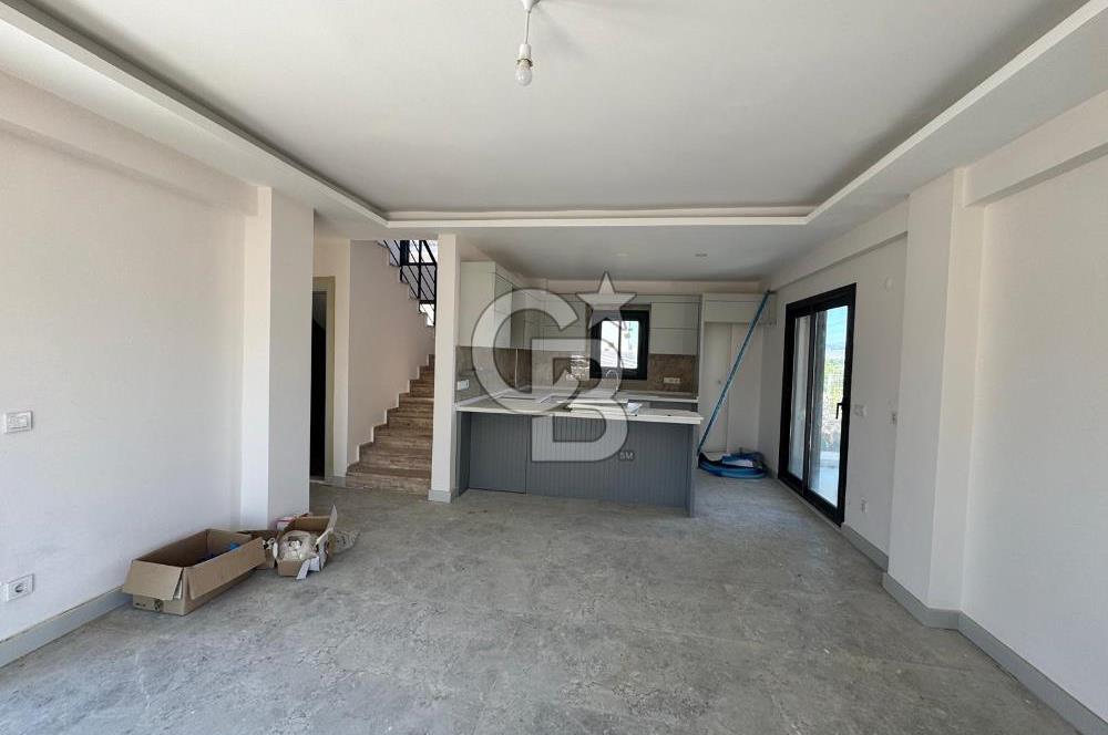 Müstakil Bahçeli Havuzlu 4+1 Satılık Villa