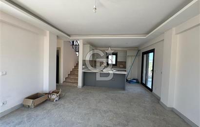 Müstakil Bahçeli Havuzlu 4+1 Satılık Villa
