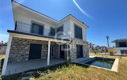 Müstakil Bahçeli Havuzlu 4+1 Satılık Villa