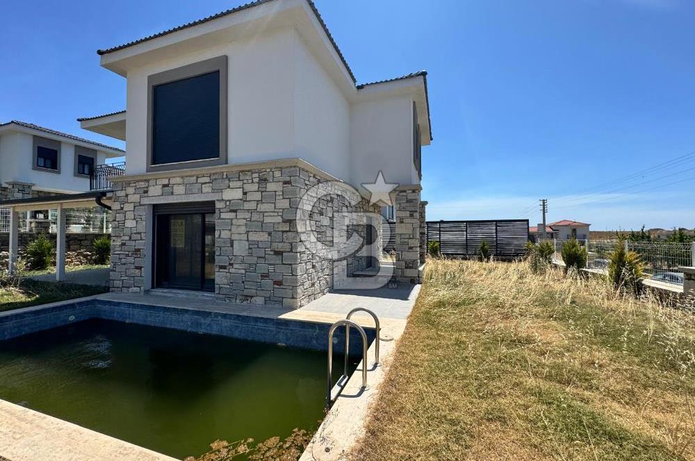 Müstakil Bahçeli Havuzlu 4+1 Satılık Villa