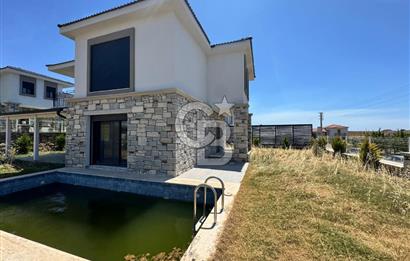 Müstakil Bahçeli Havuzlu 4+1 Satılık Villa