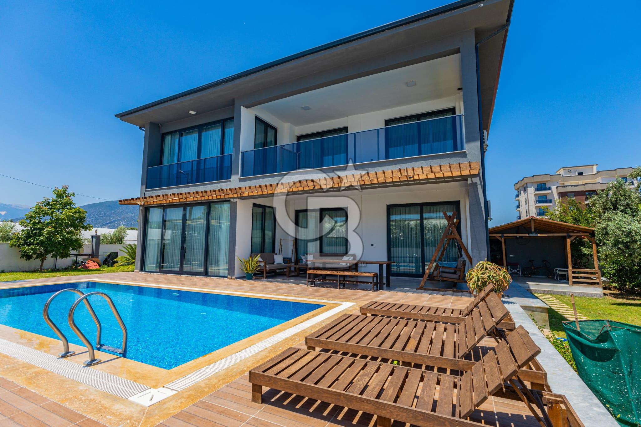 ANTALYA FİNİKE'DE SATILIK ULTRA LÜKS VİLLA