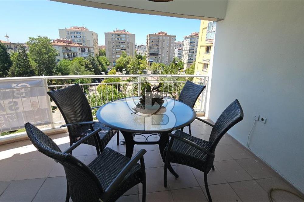 Girne Caddesi Soğukkuyu Mahallesinde Satılık 4+1 ara kat daire