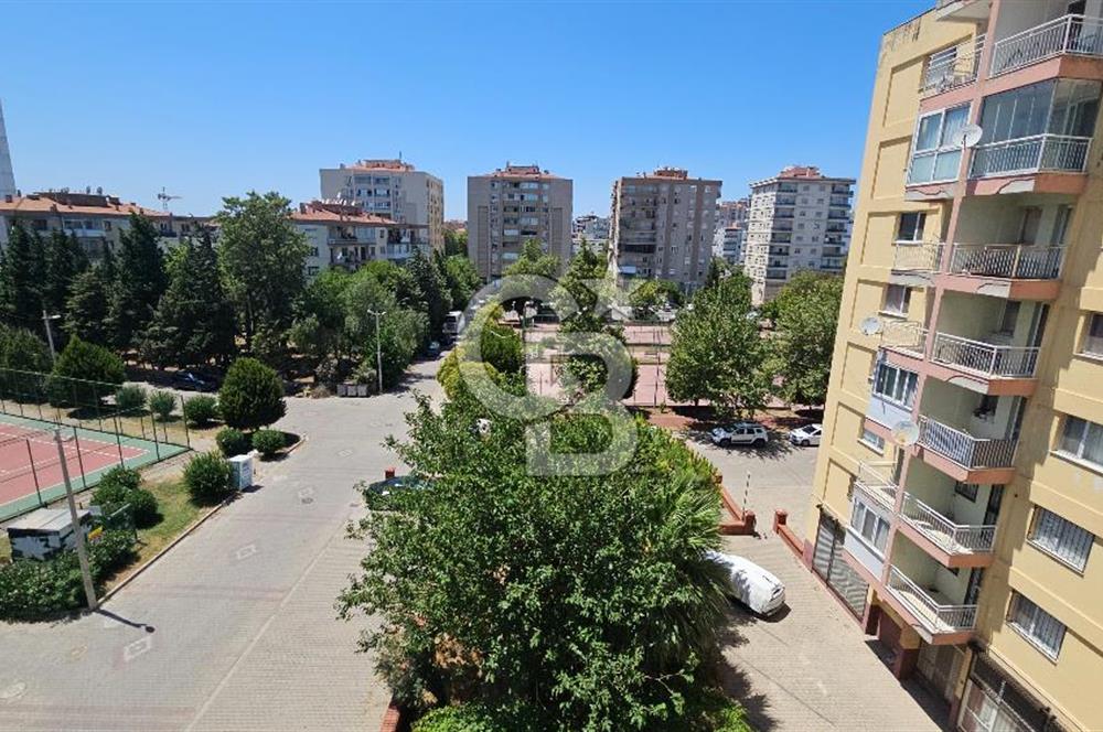 Girne Caddesi Soğukkuyu Mahallesinde Satılık 4+1 ara kat daire