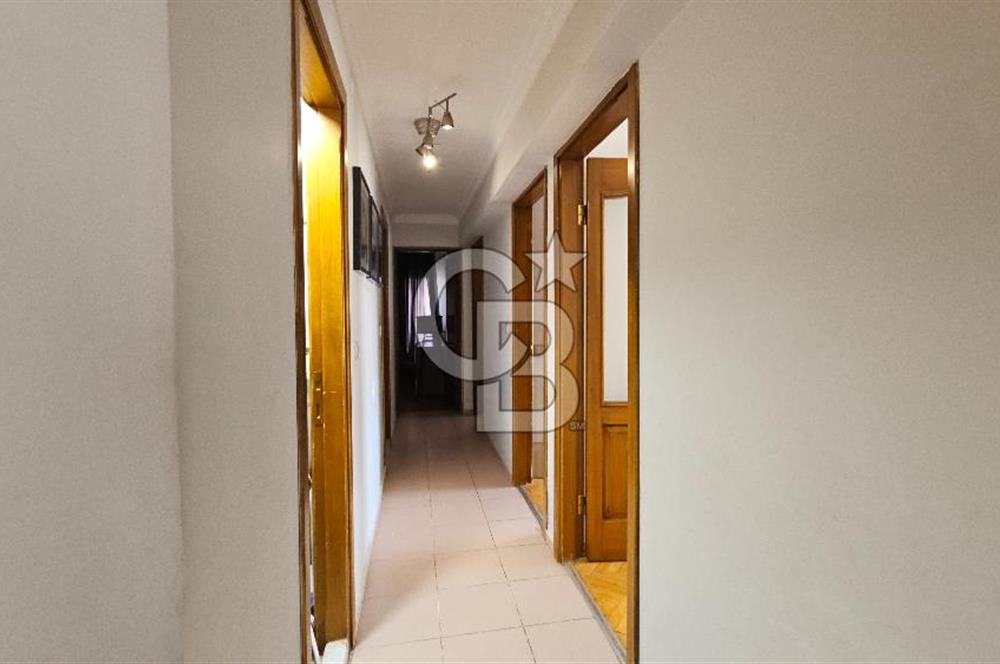 Girne Caddesi Soğukkuyu Mahallesinde Satılık 4+1 ara kat daire