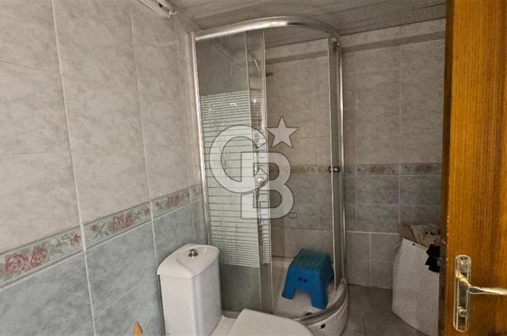 Girne Caddesi Soğukkuyu Mahallesinde Satılık 4+1 ara kat daire