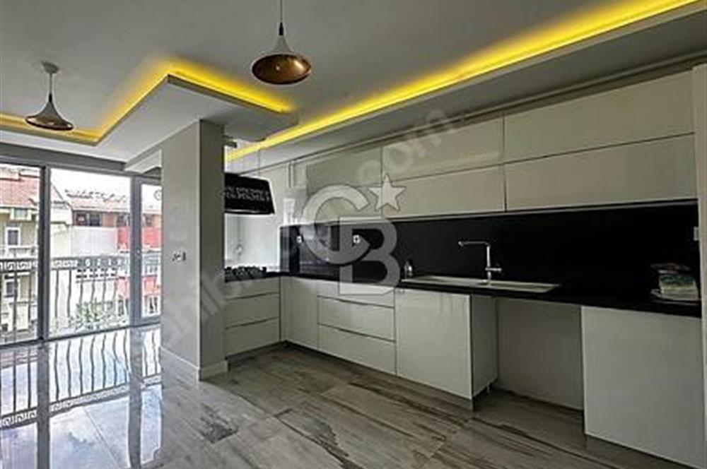 MALTEPE DE ŞEHİT BAHADIR DEMİR CADDESİNDE LÜKS DUBLEKS DAİRE