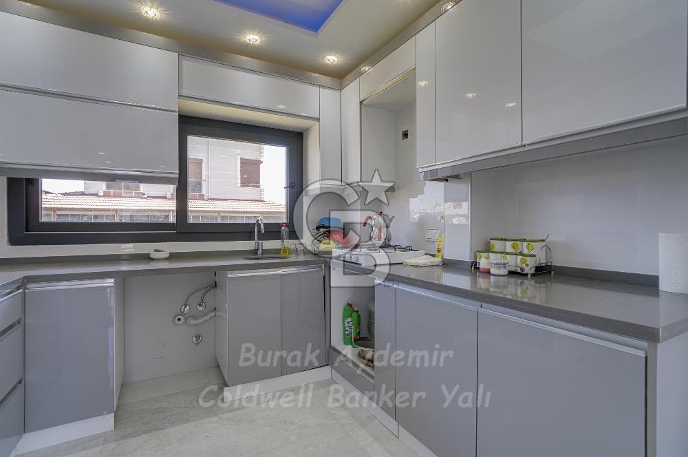  Dikili Cumhuriyet Mahallesi’nde 6+1 Müstakil Tripleks Villa – 300 m² Arsa Paylı, Otoparklı, 3 Teraslı