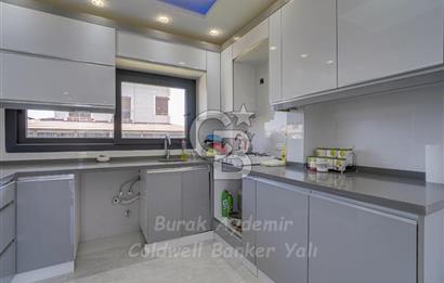  Dikili Cumhuriyet Mahallesi’nde 6+1 Müstakil Tripleks Villa – 300 m² Arsa Paylı, Otoparklı, 3 Teraslı