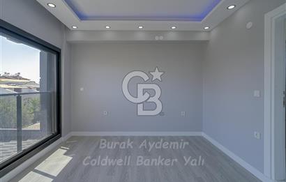  Dikili Cumhuriyet Mahallesi’nde 6+1 Müstakil Tripleks Villa – 300 m² Arsa Paylı, Otoparklı, 3 Teraslı