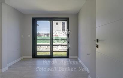  Dikili Cumhuriyet Mahallesi’nde 6+1 Müstakil Tripleks Villa – 300 m² Arsa Paylı, Otoparklı, 3 Teraslı