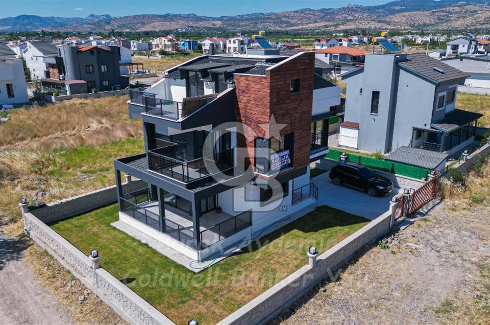  Dikili Cumhuriyet Mahallesi’nde 6+1 Müstakil Tripleks Villa – 300 m² Arsa Paylı, Otoparklı, 3 Teraslı