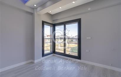  Dikili Cumhuriyet Mahallesi’nde 6+1 Müstakil Tripleks Villa – 300 m² Arsa Paylı, Otoparklı, 3 Teraslı