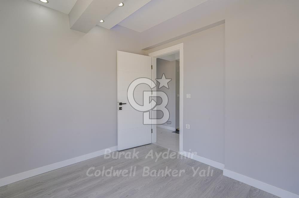 Dikili Cumhuriyet Mahallesi’nde 6+1 Müstakil Tripleks Villa – 300 m² Arsa Paylı, Otoparklı, 3 Teraslı