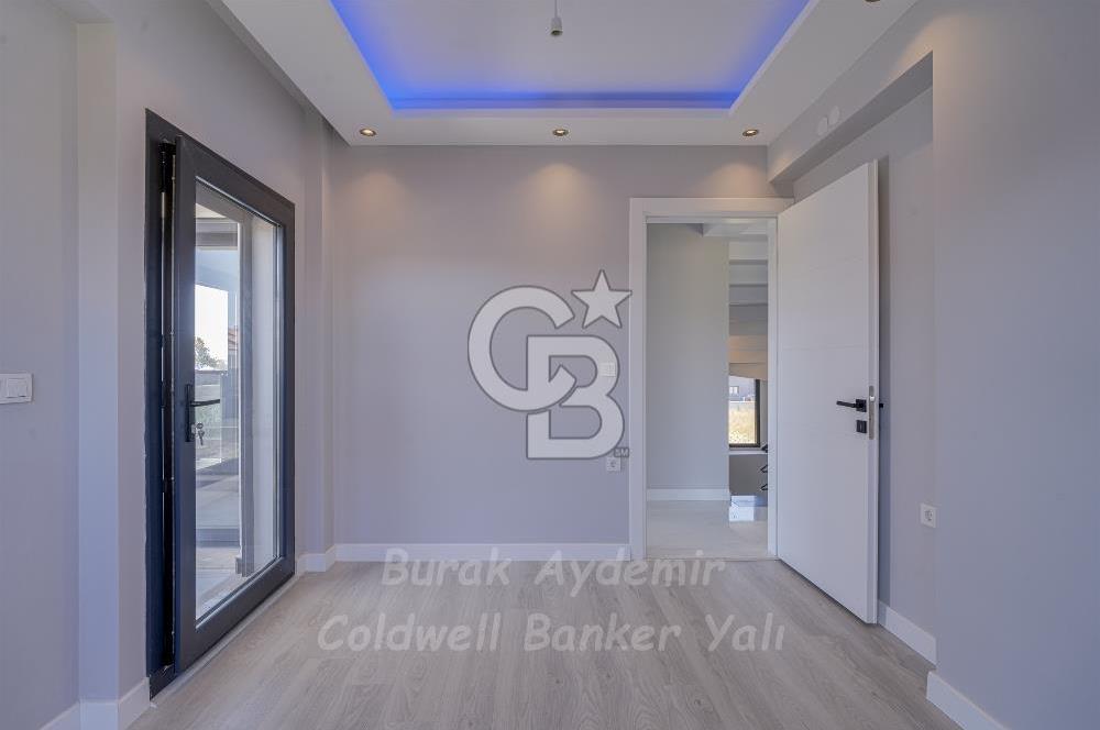  Dikili Cumhuriyet Mahallesi’nde 6+1 Müstakil Tripleks Villa – 300 m² Arsa Paylı, Otoparklı, 3 Teraslı