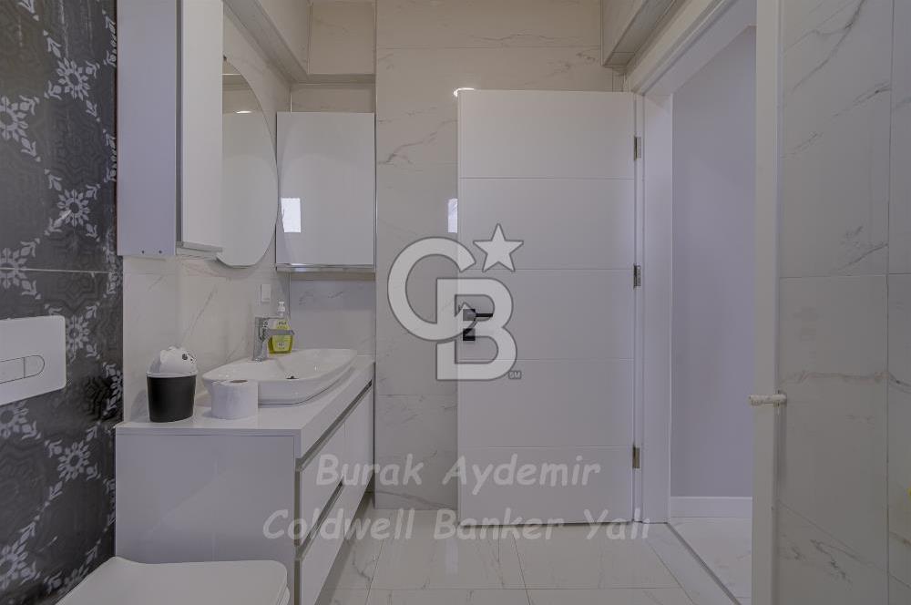  Dikili Cumhuriyet Mahallesi’nde 6+1 Müstakil Tripleks Villa – 300 m² Arsa Paylı, Otoparklı, 3 Teraslı