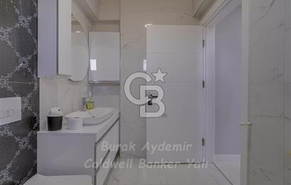  Dikili Cumhuriyet Mahallesi’nde 6+1 Müstakil Tripleks Villa – 300 m² Arsa Paylı, Otoparklı, 3 Teraslı