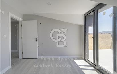  Dikili Cumhuriyet Mahallesi’nde 6+1 Müstakil Tripleks Villa – 300 m² Arsa Paylı, Otoparklı, 3 Teraslı