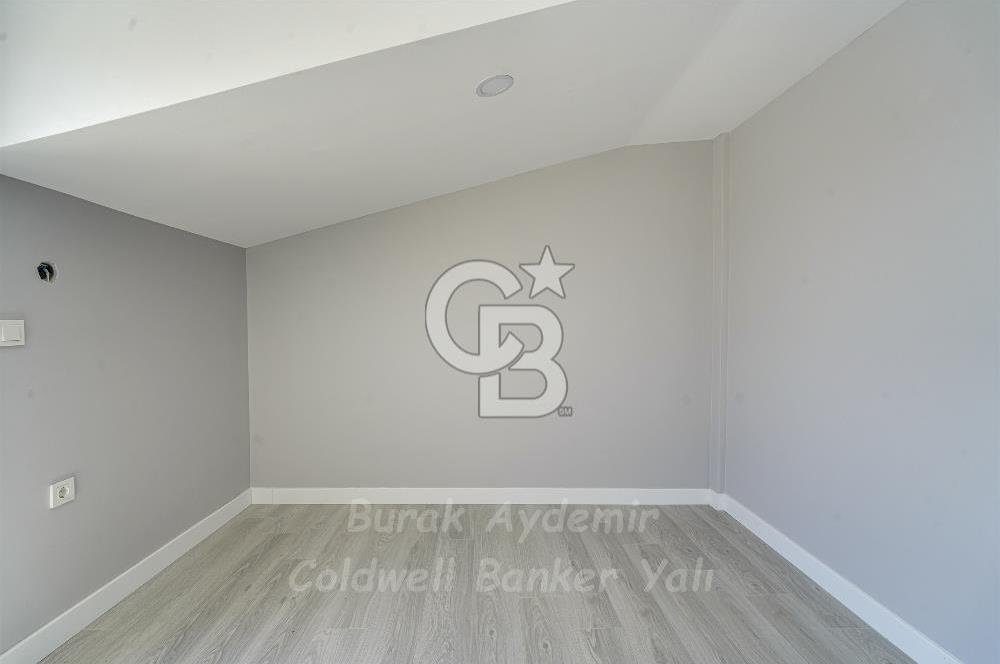  Dikili Cumhuriyet Mahallesi’nde 6+1 Müstakil Tripleks Villa – 300 m² Arsa Paylı, Otoparklı, 3 Teraslı