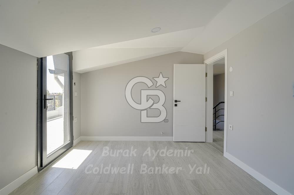  Dikili Cumhuriyet Mahallesi’nde 6+1 Müstakil Tripleks Villa – 300 m² Arsa Paylı, Otoparklı, 3 Teraslı