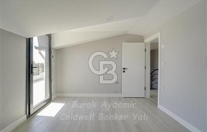  Dikili Cumhuriyet Mahallesi’nde 6+1 Müstakil Tripleks Villa – 300 m² Arsa Paylı, Otoparklı, 3 Teraslı