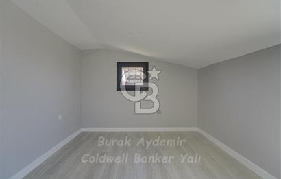  Dikili Cumhuriyet Mahallesi’nde 6+1 Müstakil Tripleks Villa – 300 m² Arsa Paylı, Otoparklı, 3 Teraslı