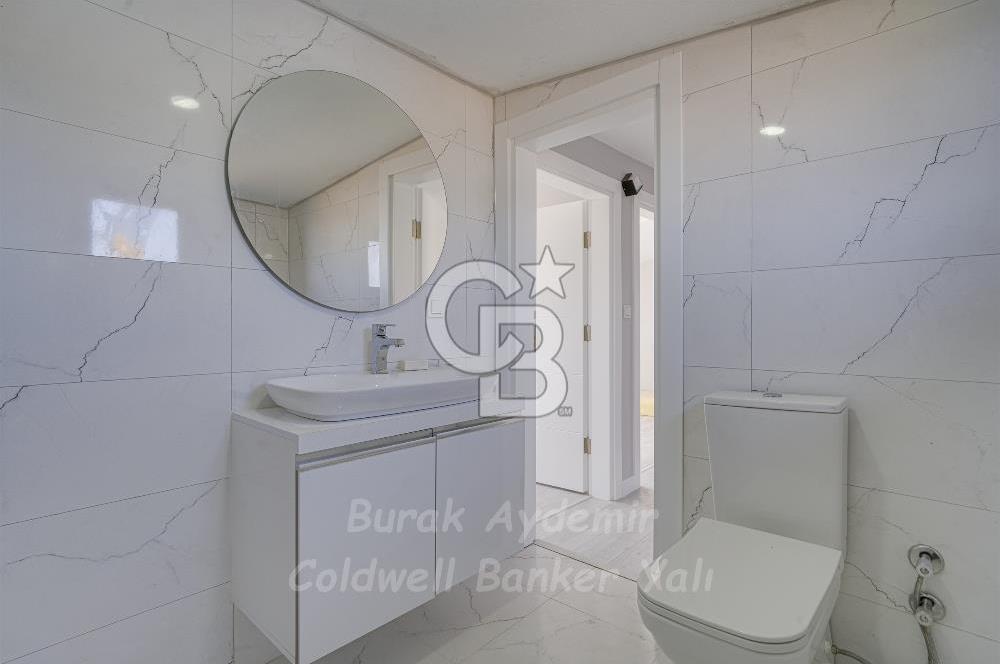  Dikili Cumhuriyet Mahallesi’nde 6+1 Müstakil Tripleks Villa – 300 m² Arsa Paylı, Otoparklı, 3 Teraslı