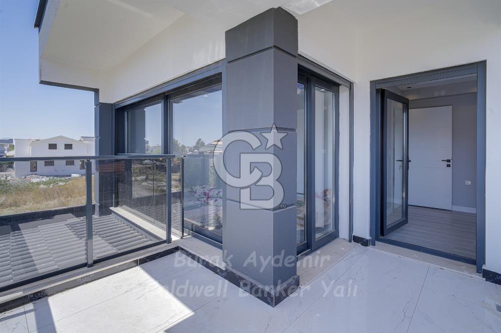  Dikili Cumhuriyet Mahallesi’nde 6+1 Müstakil Tripleks Villa – 300 m² Arsa Paylı, Otoparklı, 3 Teraslı
