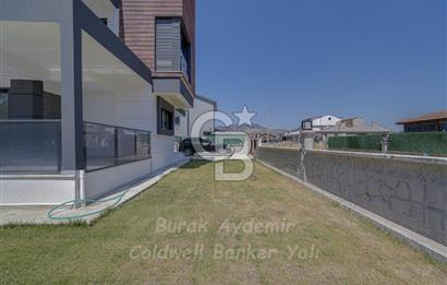  Dikili Cumhuriyet Mahallesi’nde 6+1 Müstakil Tripleks Villa – 300 m² Arsa Paylı, Otoparklı, 3 Teraslı