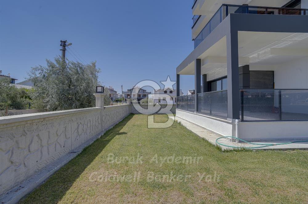  Dikili Cumhuriyet Mahallesi’nde 6+1 Müstakil Tripleks Villa – 300 m² Arsa Paylı, Otoparklı, 3 Teraslı
