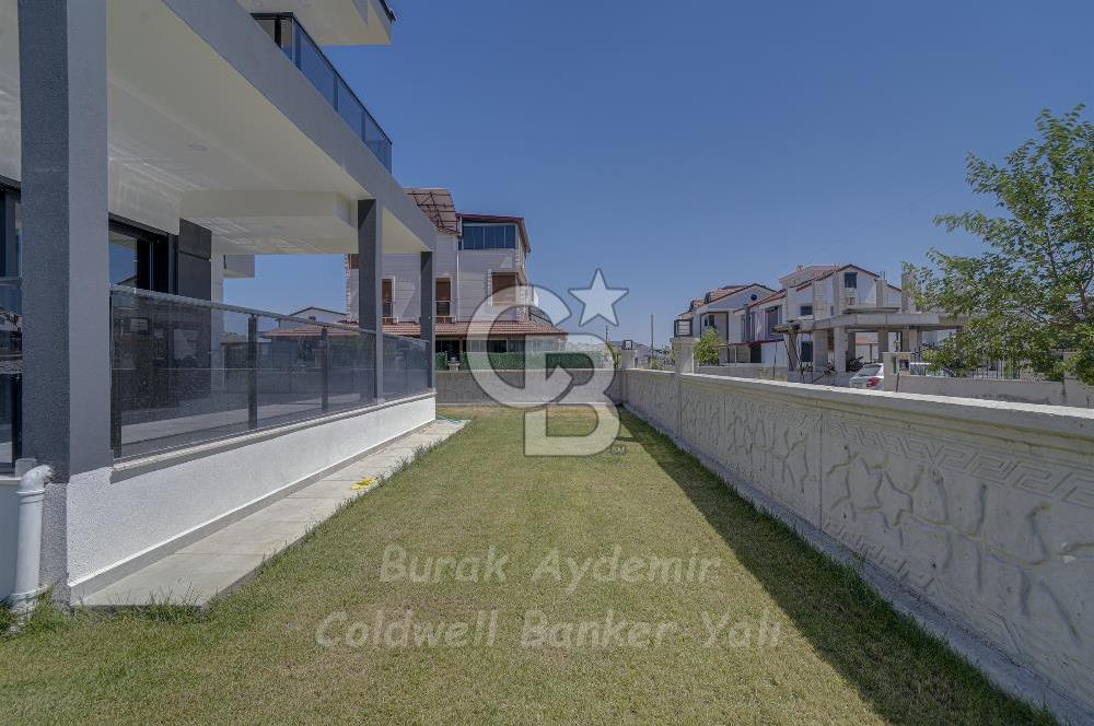  Dikili Cumhuriyet Mahallesi’nde 6+1 Müstakil Tripleks Villa – 300 m² Arsa Paylı, Otoparklı, 3 Teraslı