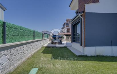  Dikili Cumhuriyet Mahallesi’nde 6+1 Müstakil Tripleks Villa – 300 m² Arsa Paylı, Otoparklı, 3 Teraslı