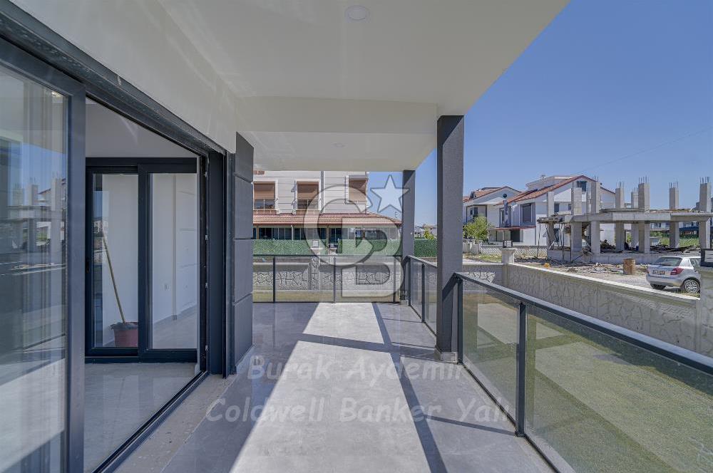  Dikili Cumhuriyet Mahallesi’nde 6+1 Müstakil Tripleks Villa – 300 m² Arsa Paylı, Otoparklı, 3 Teraslı