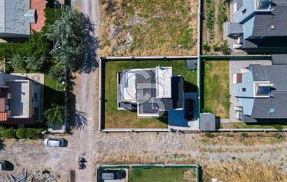  Dikili Cumhuriyet Mahallesi’nde 6+1 Müstakil Tripleks Villa – 300 m² Arsa Paylı, Otoparklı, 3 Teraslı