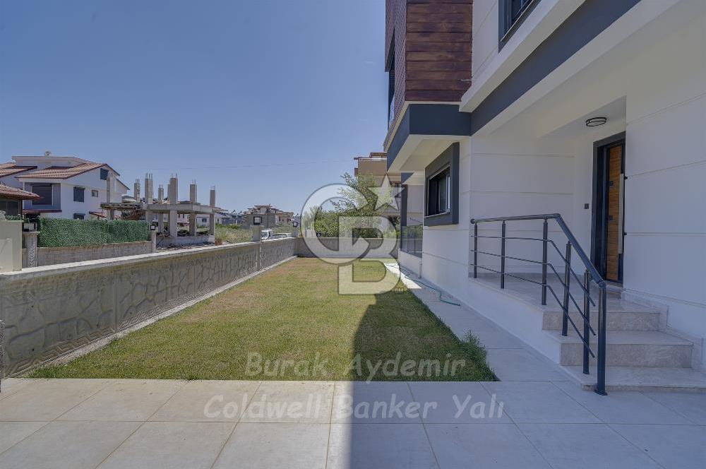  Dikili Cumhuriyet Mahallesi’nde 6+1 Müstakil Tripleks Villa – 300 m² Arsa Paylı, Otoparklı, 3 Teraslı
