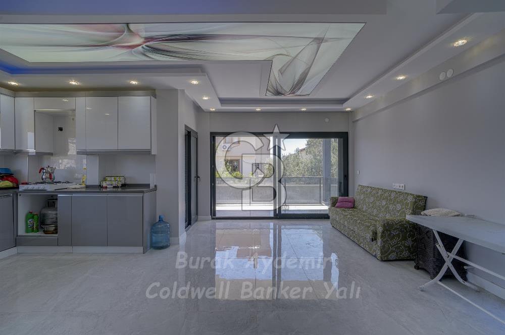  Dikili Cumhuriyet Mahallesi’nde 6+1 Müstakil Tripleks Villa – 300 m² Arsa Paylı, Otoparklı, 3 Teraslı