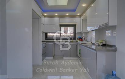  Dikili Cumhuriyet Mahallesi’nde 6+1 Müstakil Tripleks Villa – 300 m² Arsa Paylı, Otoparklı, 3 Teraslı